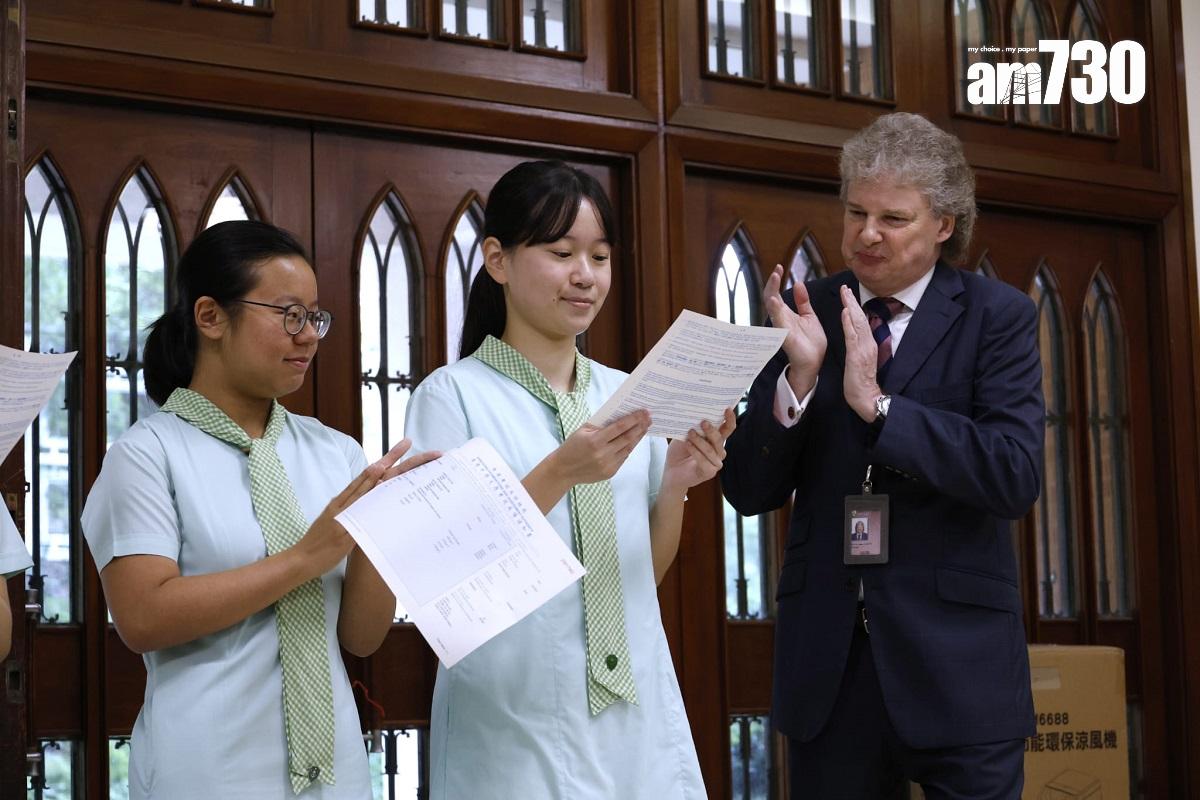 德望學校狀元鄭苡晴(中)。(林俊源攝)