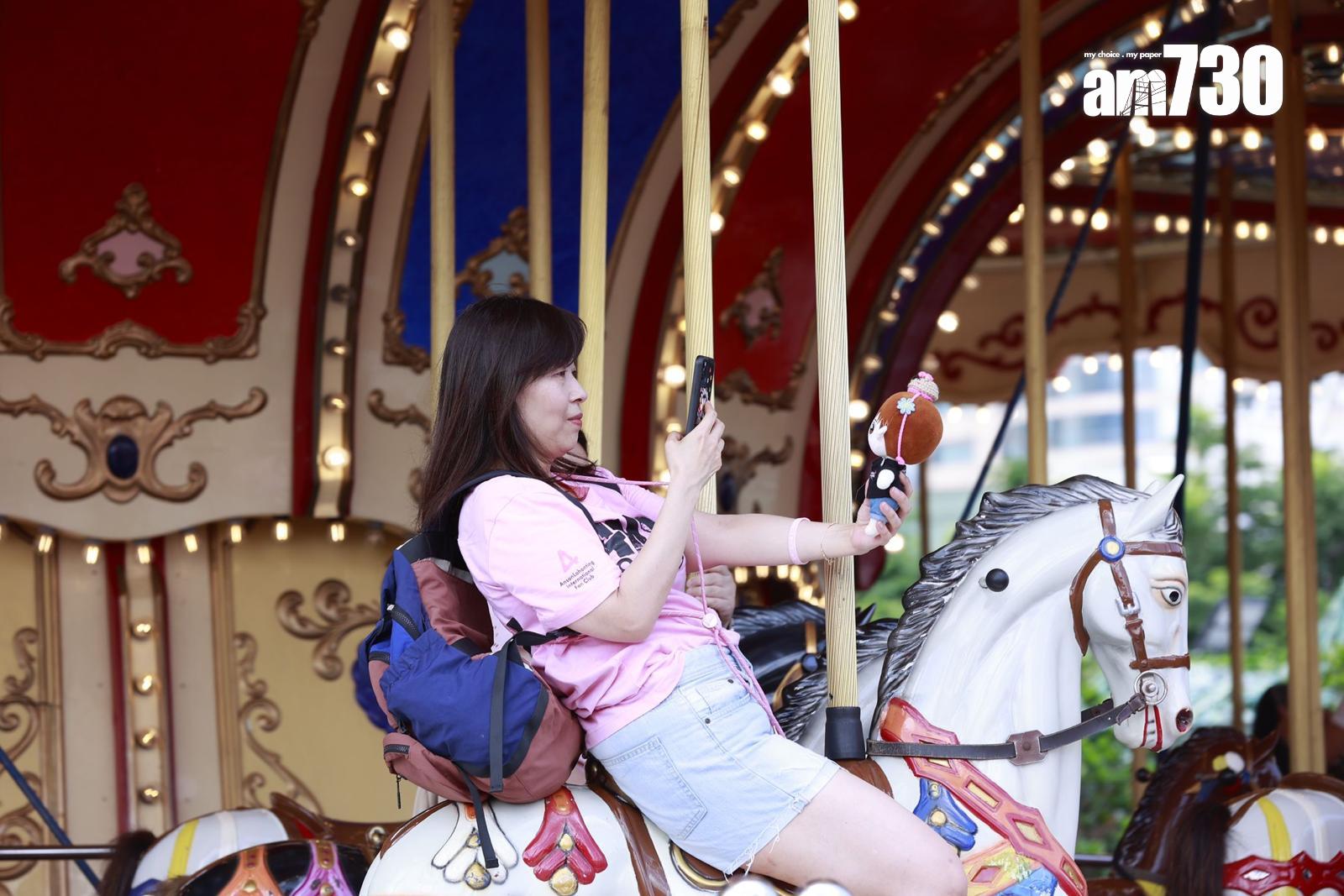 大批神徒下晝齊集中環打卡。