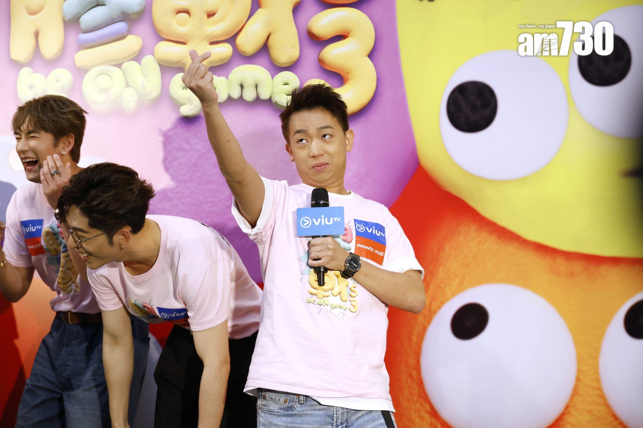 珈其以自創語言向膠粉示愛派心。(林俊源攝)