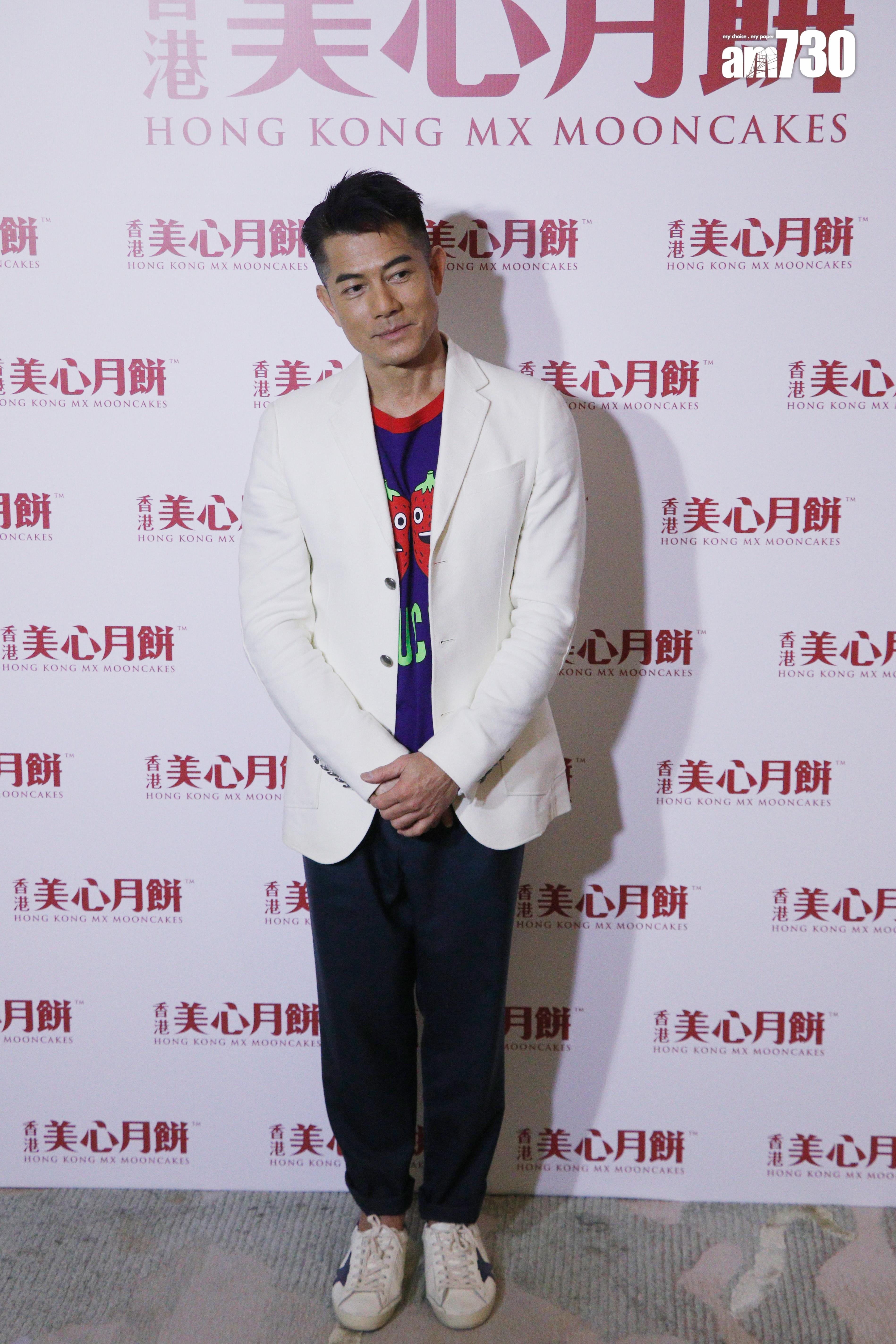 Aaron主唱廣告主題曲《想見便遇見》,並邀請小美出山填詞。