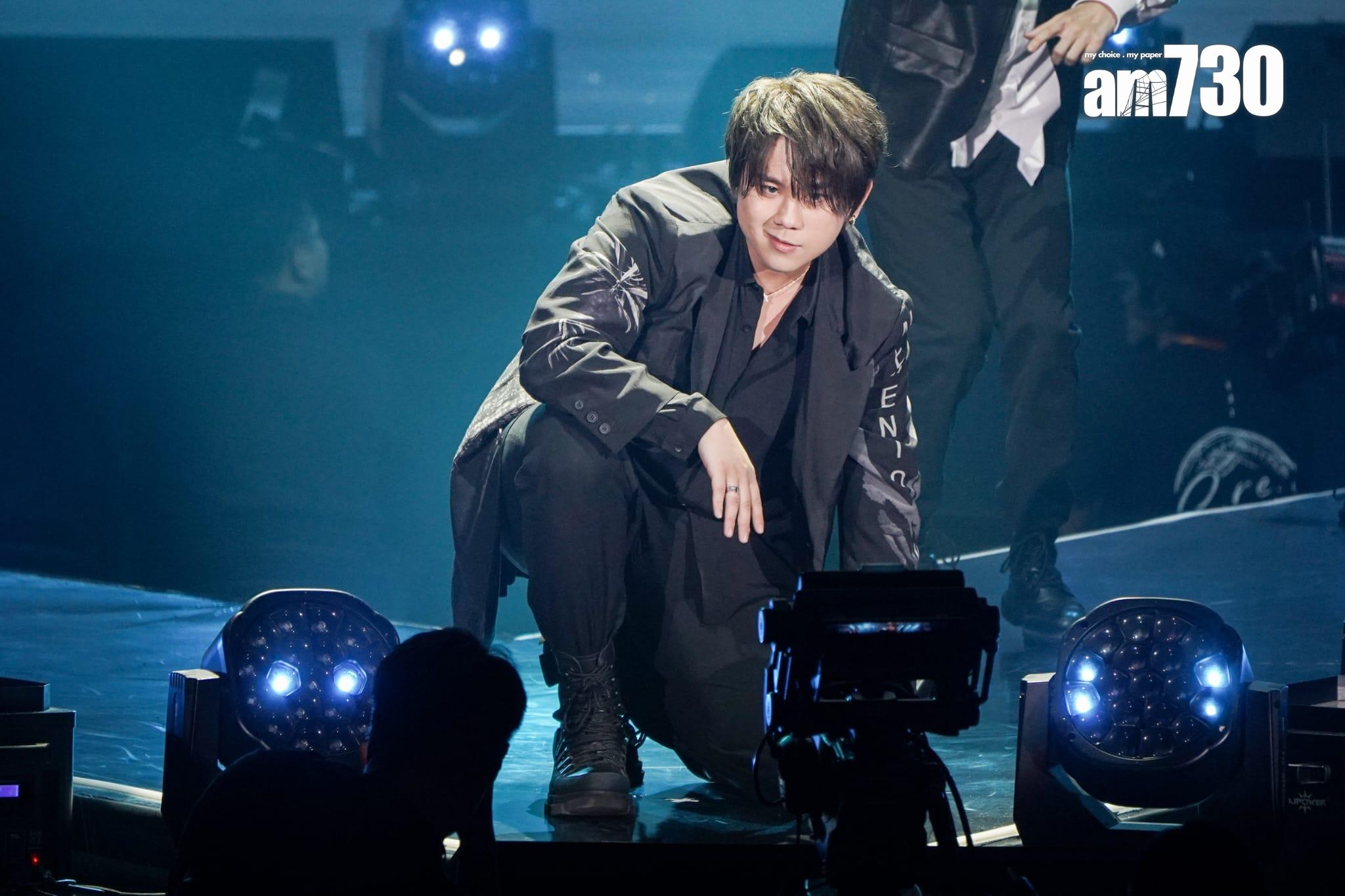 姜濤以大師兄身份跳唱《鏡中鏡》。