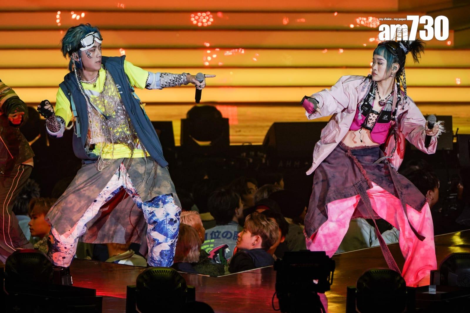 KC與女友Win Win以情侶檔上陣,跳唱原創歌《Wake it up》。