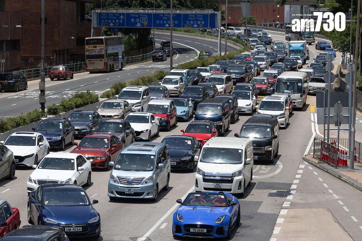政府8月2日起於3條過海隧道實施「三隧分流」,調整私家車、的士等車種的隧道費。(資料圖片/蘇文傑攝)