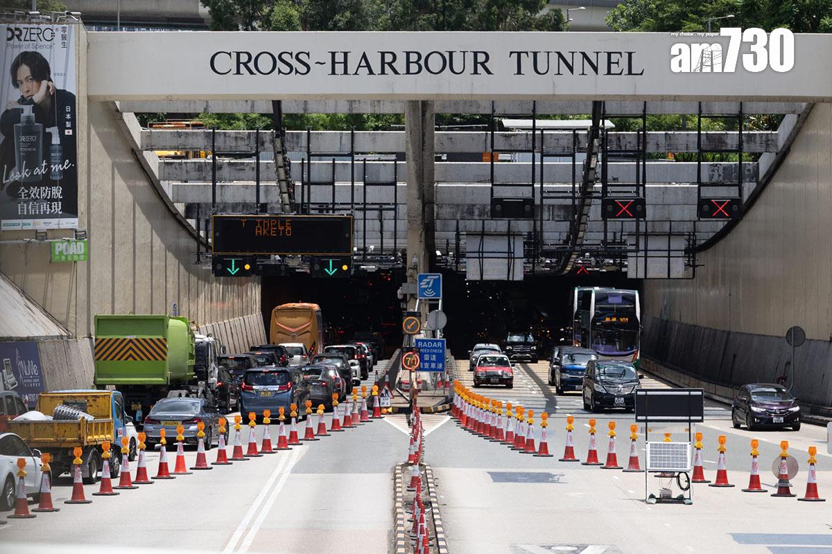 紅磡海底隧道改用「易通行」後首日運作。(蘇文傑攝)