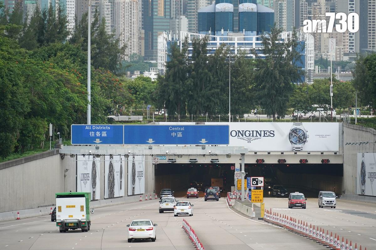 政府8月2日收回西隧後,將於3條過海隧道實施「三隧分流」,調整私家車、的士等車種的隧道費。(資料圖片/李睿哲攝)