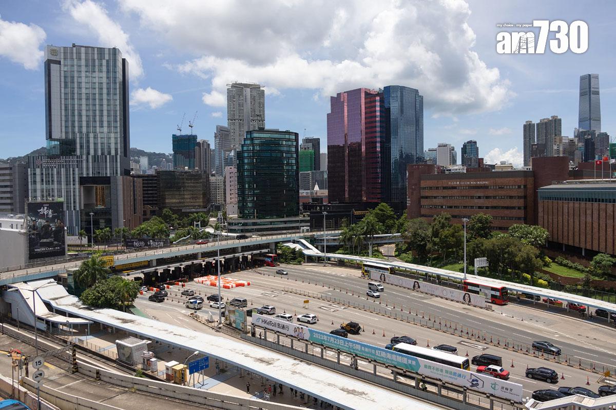 紅磡海底隧道改用「易通行」後首日運作。(蘇文傑攝)