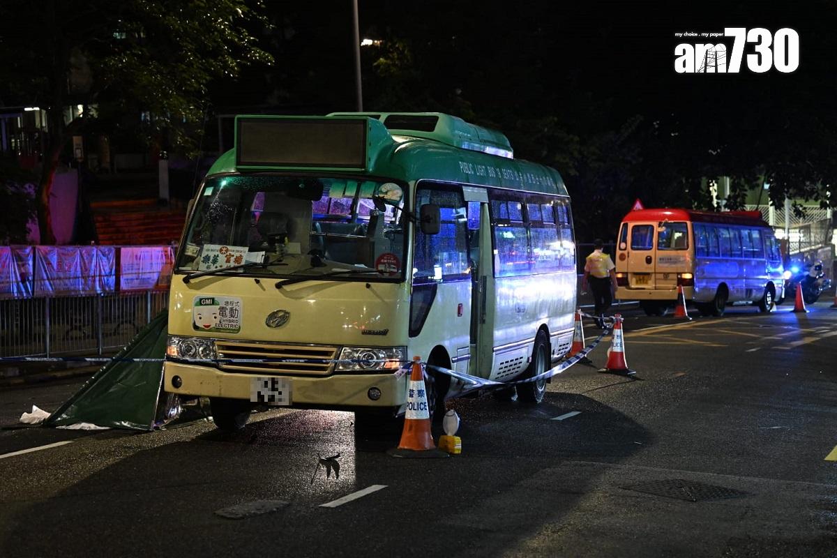 康寧道發生致命交通意外,涉及專綫小巴和紅色公共小巴各一輛。(陳奕釗攝)