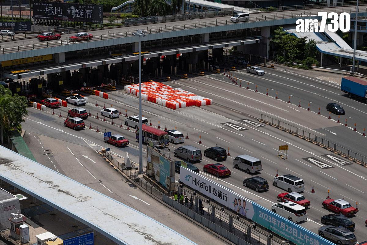 紅磡海底隧道改用「易通行」後首日運作。(蘇文傑攝)