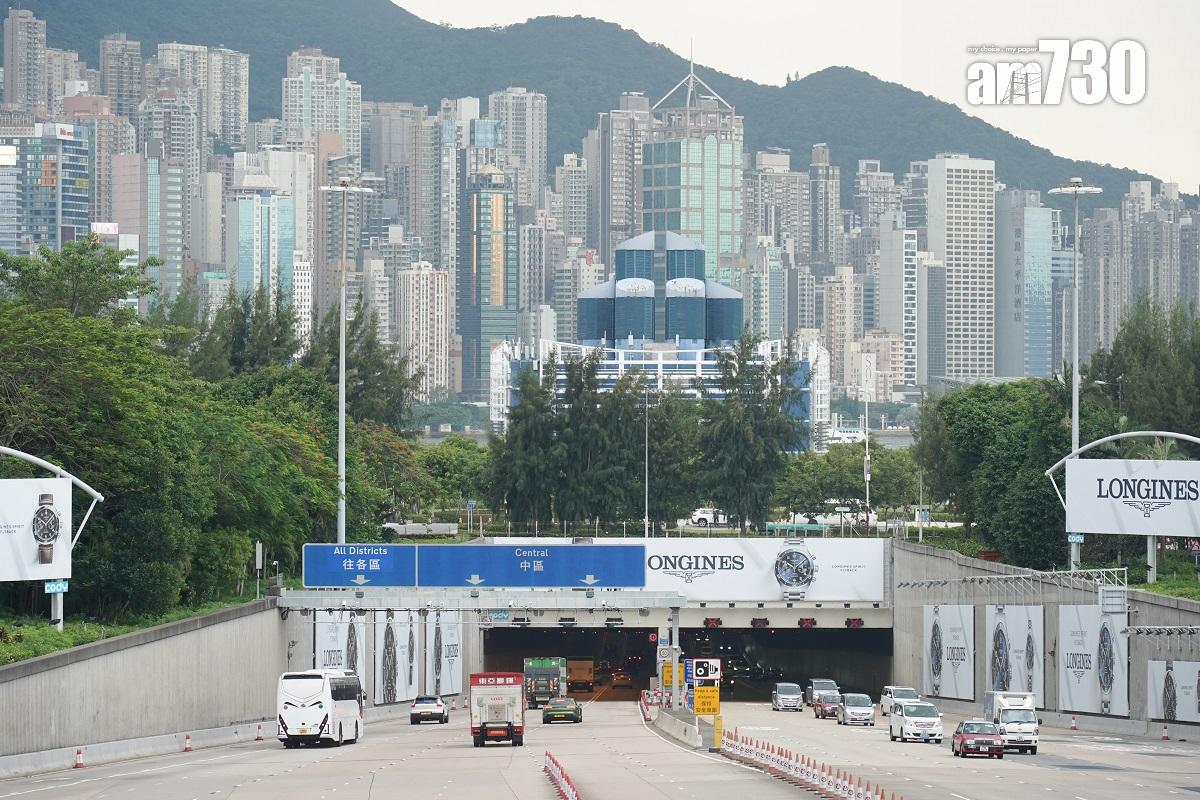 政府8月2日收回西隧後,將於3條過海隧道實施「三隧分流」,調整私家車、的士等車種的隧道費。(資料圖片/李睿哲攝)