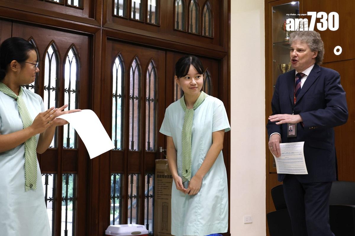 德望學校狀元鄭苡晴(中)。(林俊源攝)