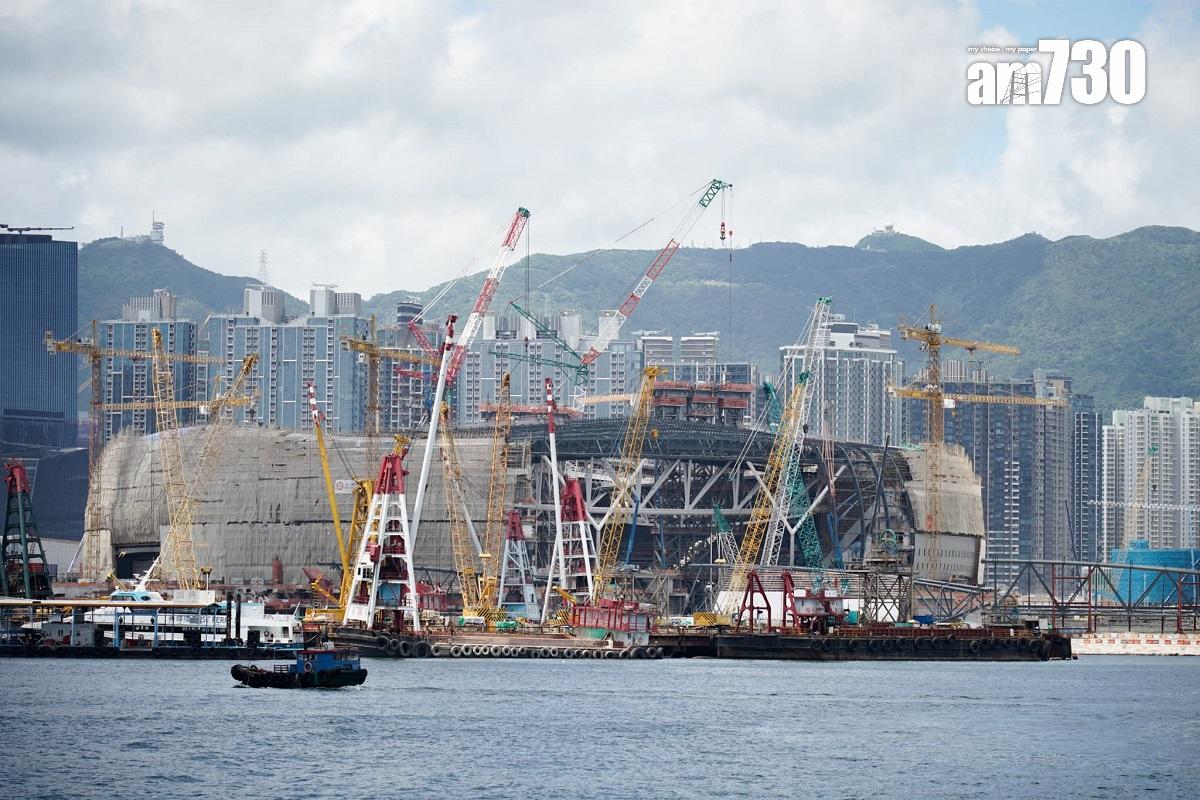 啟德體育園最後一個預製鋼構件,喺啟德機場停用25周年嘅呢一日運抵工地。(李睿哲攝)