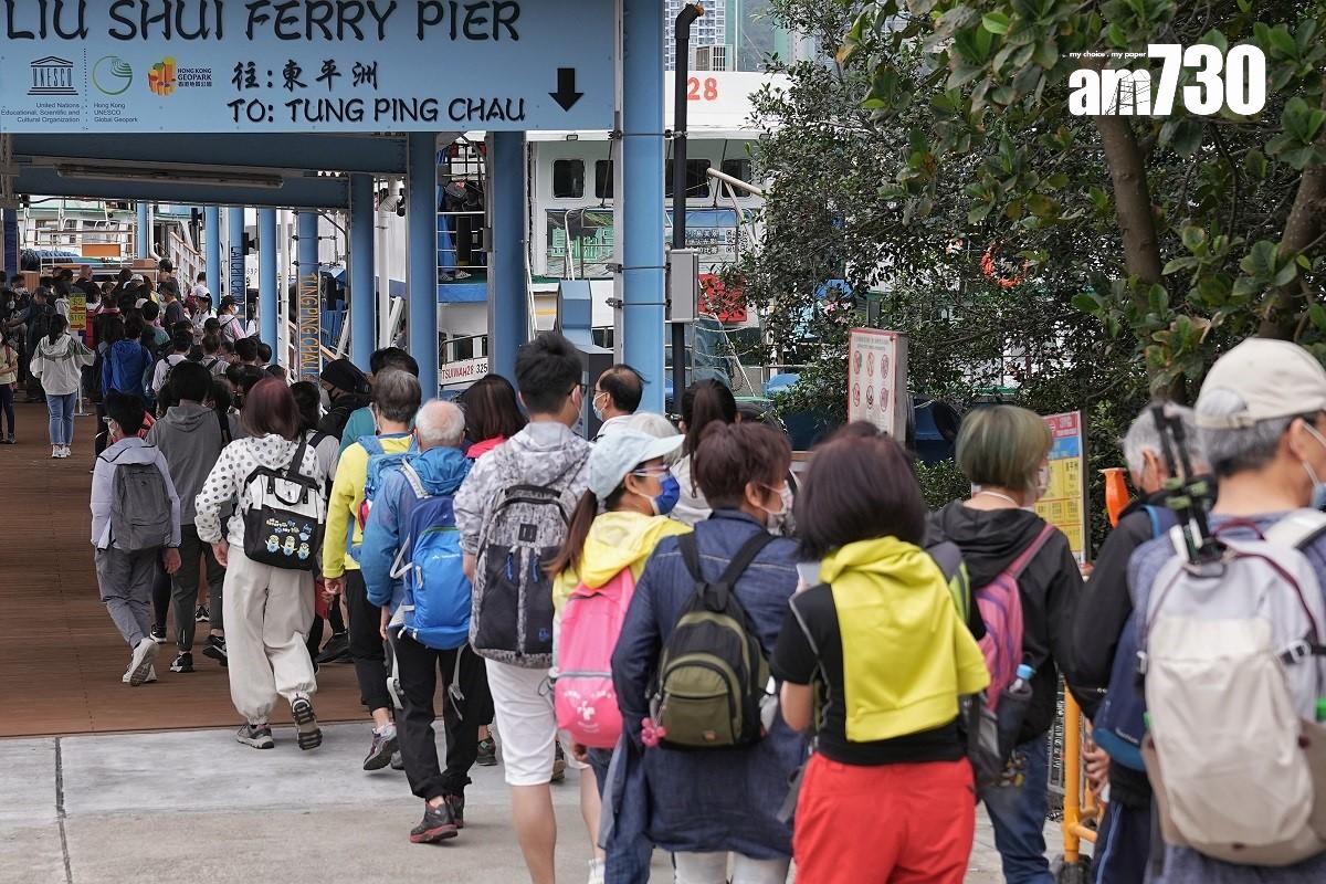 7月16日中午,兩條往返馬料水受風暴影響要暫停服務。(資料圖片)