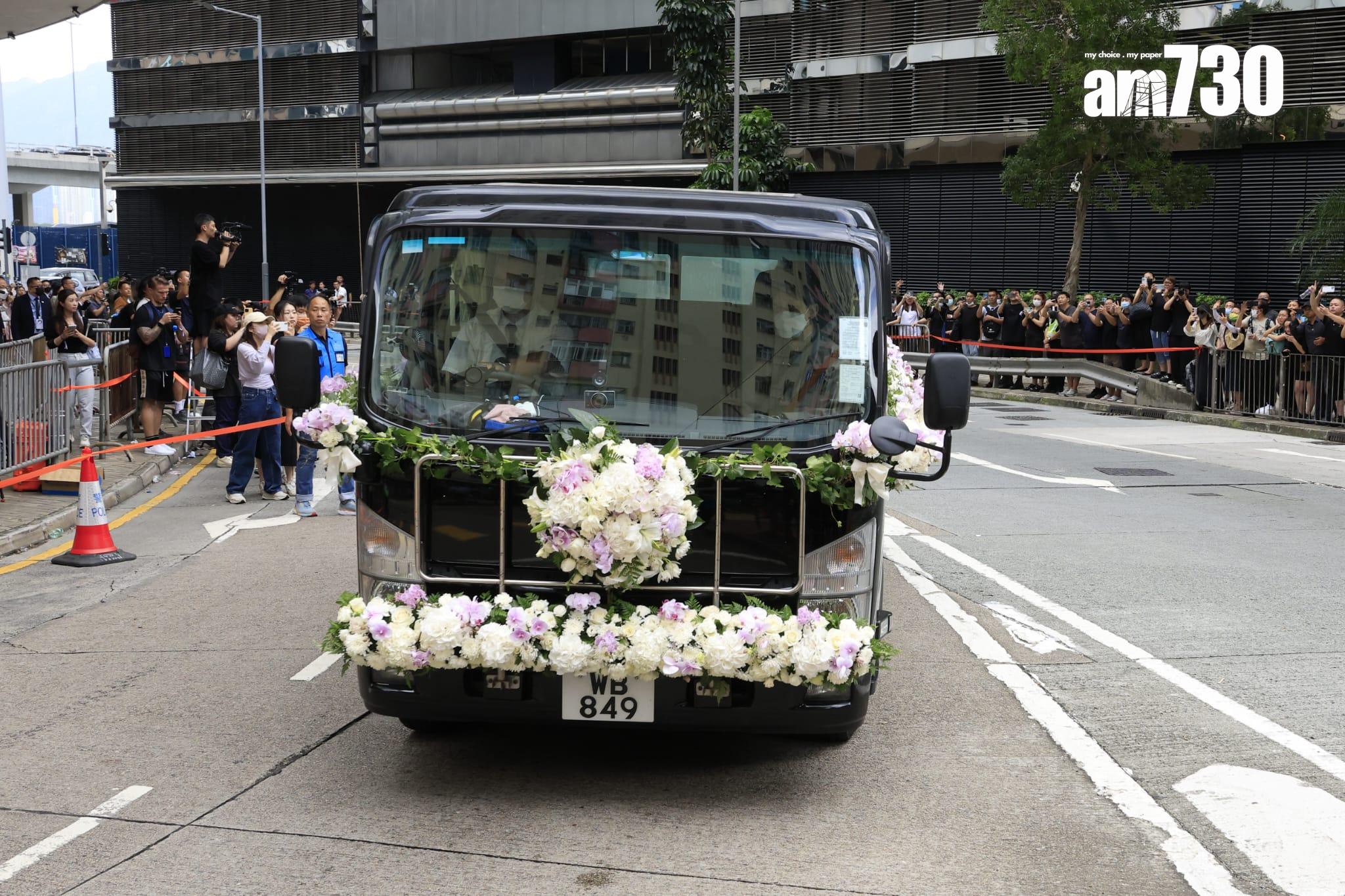 李玟出殯,棺木由靈車移送到歌連臣角火葬場進行火化。