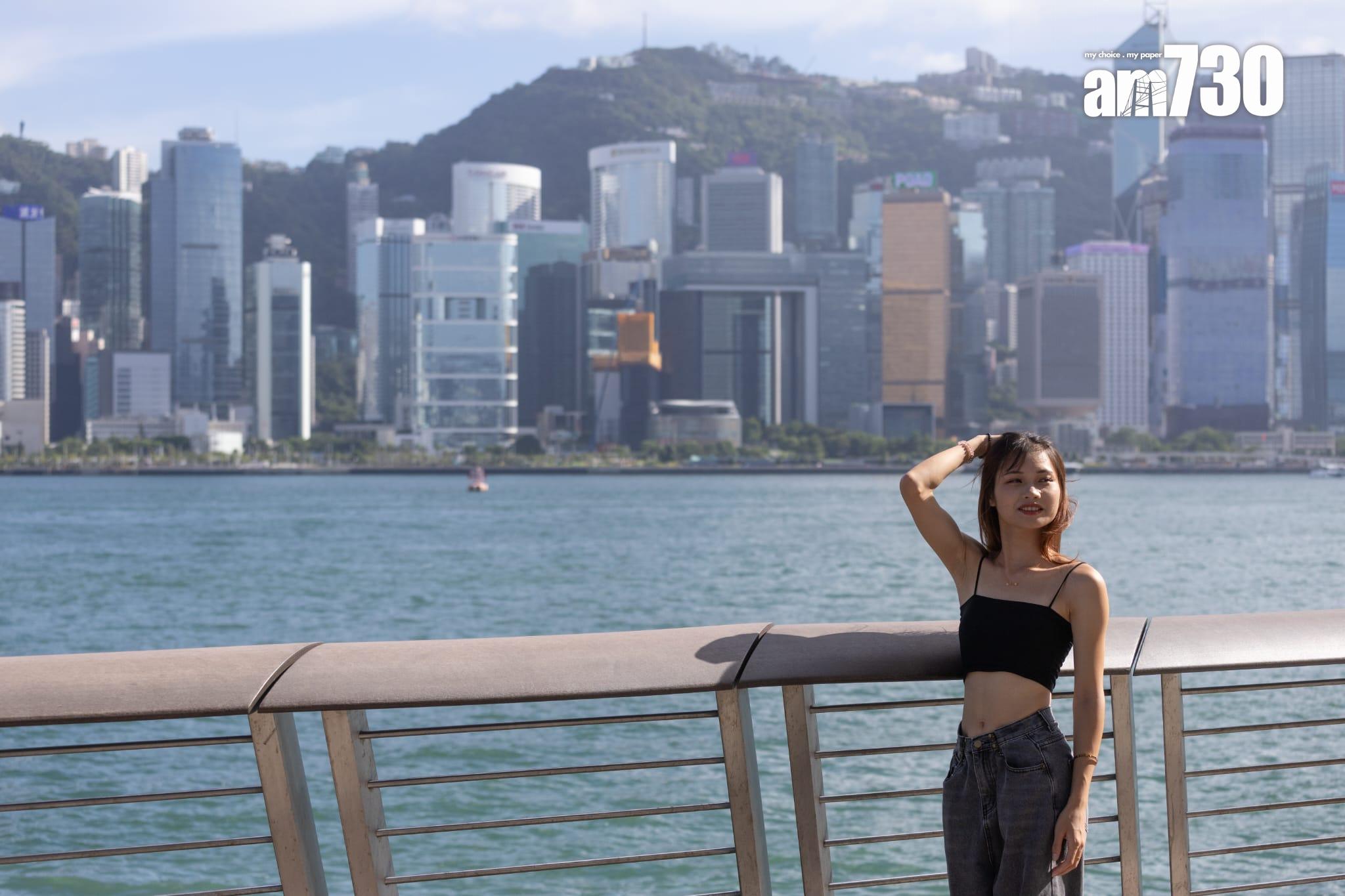 本港今日天氣酷熱,有幾陣驟雨,市區最高氣溫約33度。(蘇文傑攝)