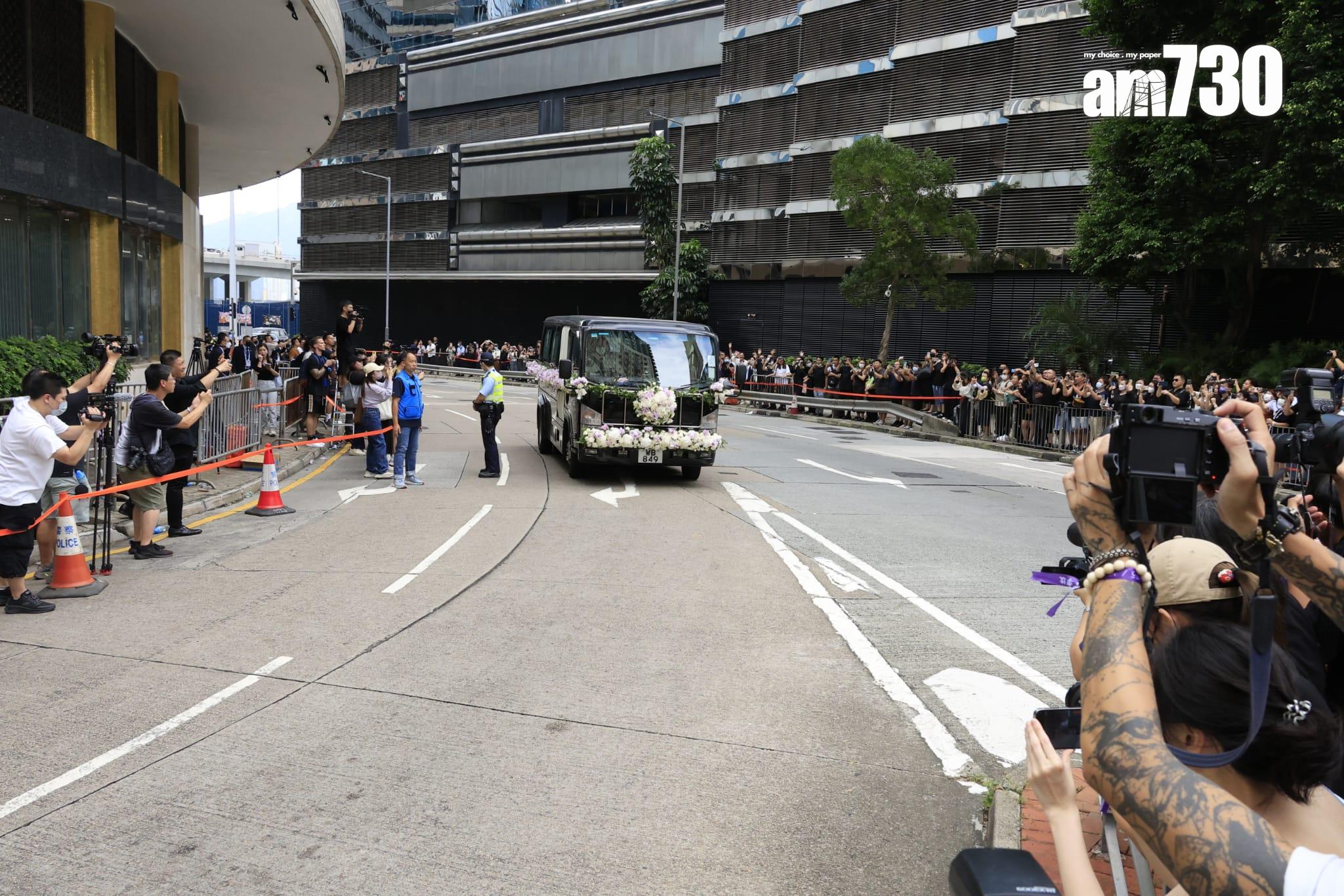 李玟出殯,棺木由靈車移送到歌連臣角火葬場進行火化。