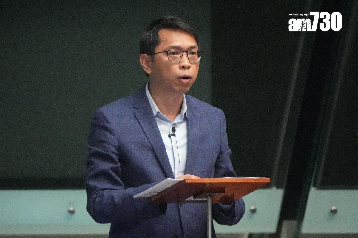 陸頌雄指,公眾有責任配合公共交通優先政策。(資料圖片/李睿哲攝)