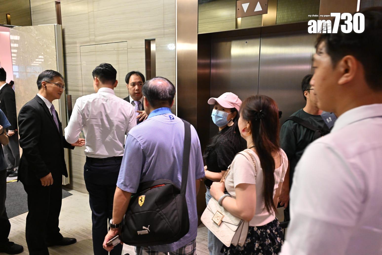 九龍新盤戰掀開序幕,恒基地產(012)紅磡BAKER CIRCLE ONE第3期「BAKER CIRCLE.GREENWICH」今日(8日)首輪發售60伙,中原地產亞太區副住宅兼住宅部總裁陳永傑表示,今期售價較同系第一期約有15%至20%折讓,吸引剛需用家入市,項目位處紅磡市區,亦有分支家庭捧場客,預料今日首輪推售60伙可全數沽清。 料本月發展商保持低價開售 他指出,九龍爆發新盤戰,在激烈競爭下,樓價調整加快,「市區樓 新界價」成功締造雙贏局面,買家成功上車,輕鬆置業,發展商亦可保持貨如輪轉,料8月份發展商為求去貨,會保持低價開售。 陳永傑稱,2023年首季CCL錄逾7%升幅,惜樓市復常步伐未如理想,第二季樓價下調3%,第三季受新盤減價潮影響,二手樓價繼續受壓,第三季下調幅度或會抵銷首季升幅,第四季樓市還看美國息口走勢及香港經濟增長是否理想。