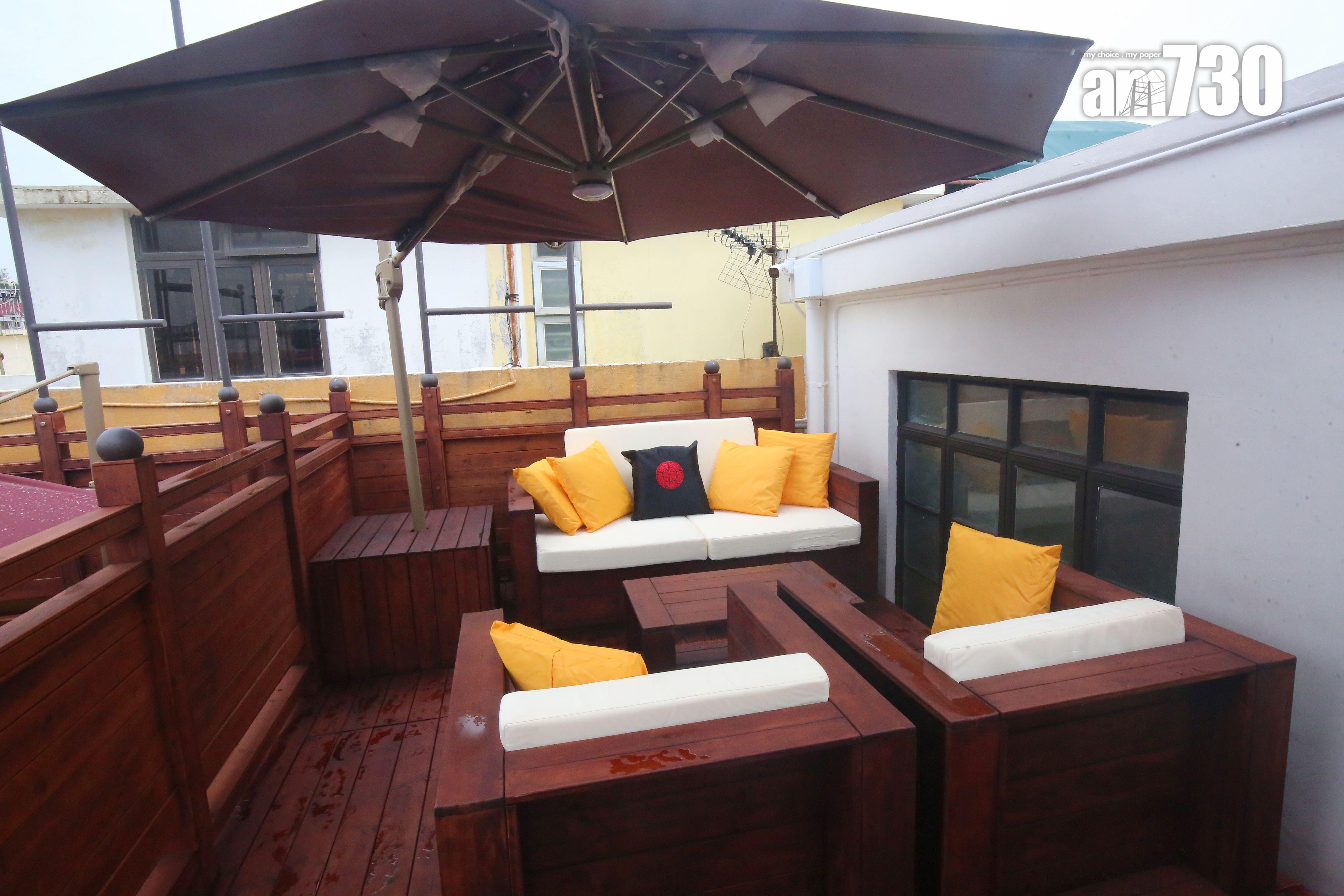 張保仔觀景台內外都設有座位供大家休息兼打卡。