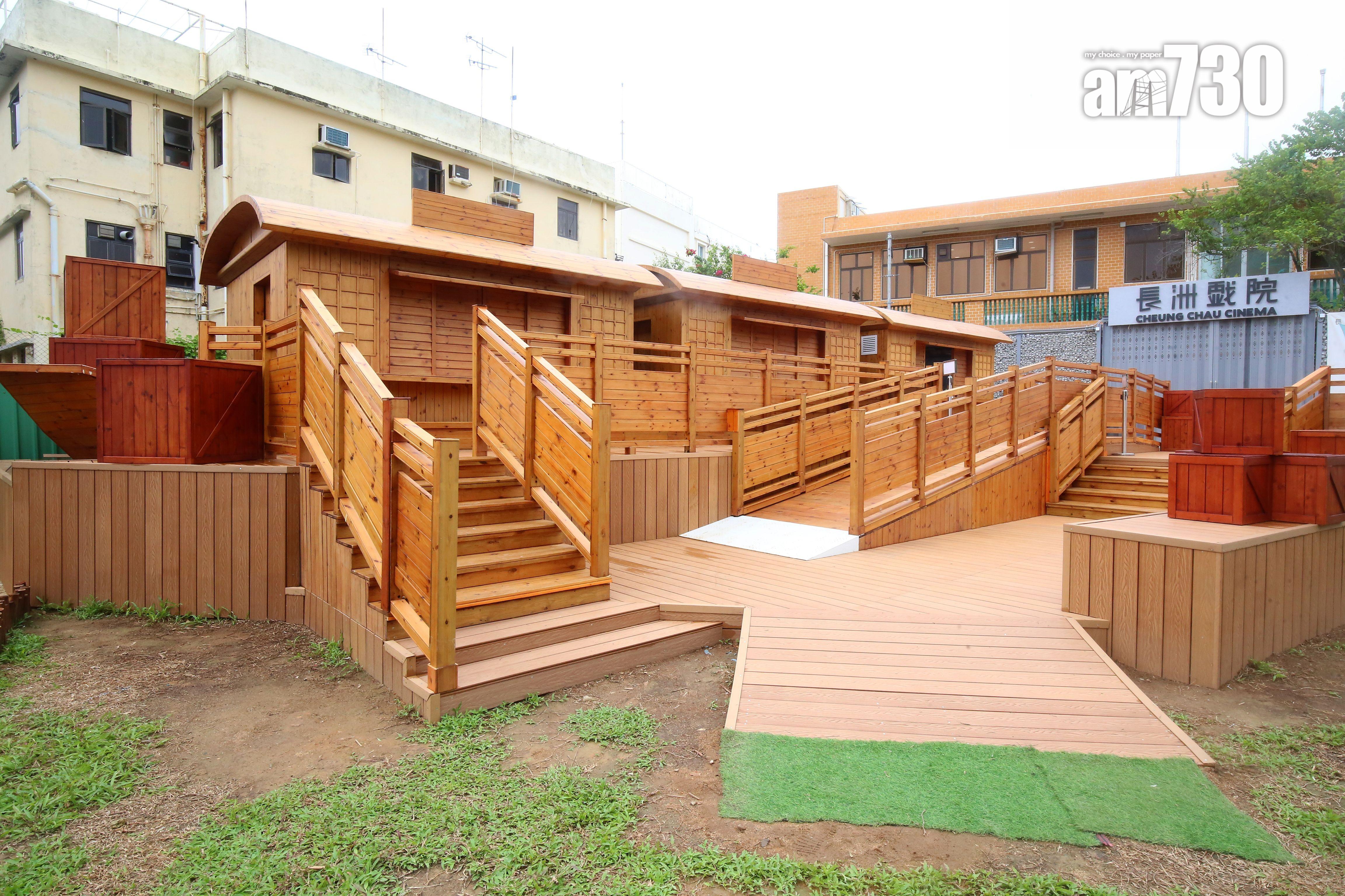 場內特設3間以帆船為造型的美食攤位。