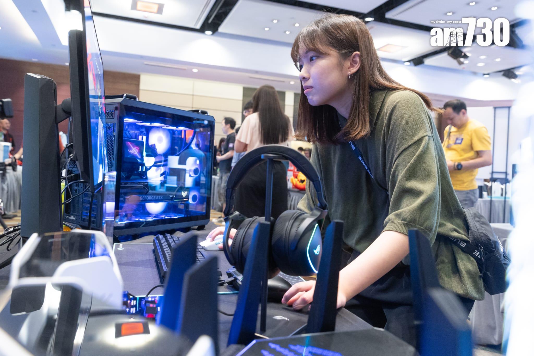 旅客入場更送$100大會禮券。(蘇文傑攝)