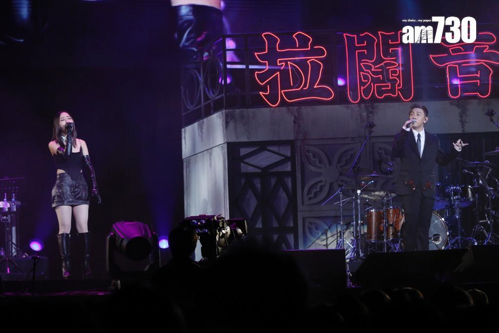 Kiri T擔任《拉闊音樂會DJ/MC》嘉賓與MC張天賦合唱。