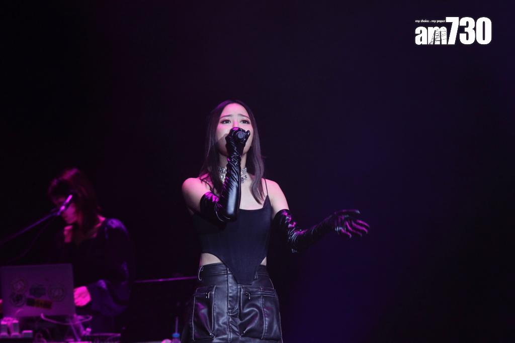 Kiri T擔任《拉闊音樂會DJ/MC》嘉賓與MC張天賦合唱。