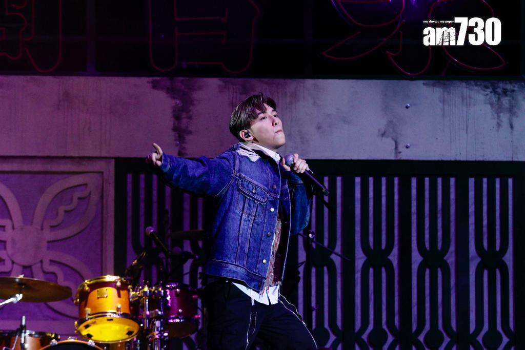 MC張天賦在《拉闊音樂會DJ/MC》又跳又唱。