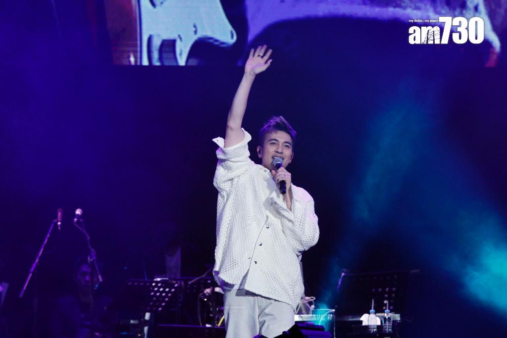 Dear Jane《拉闊音樂會DJ/MC》演唱多首情歌。