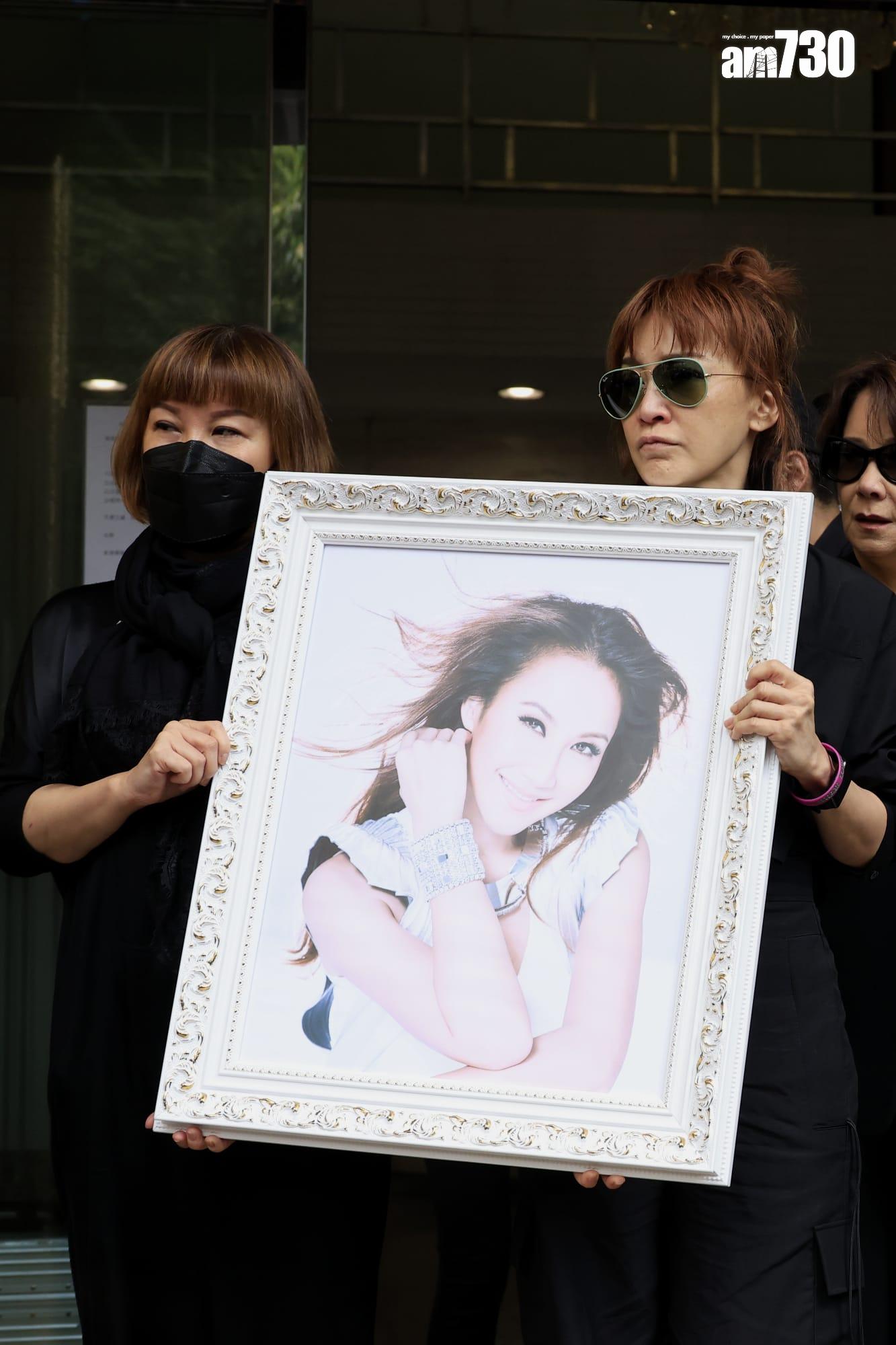 李玟出殯,棺木由靈車移送到歌連臣角火葬場進行火化。