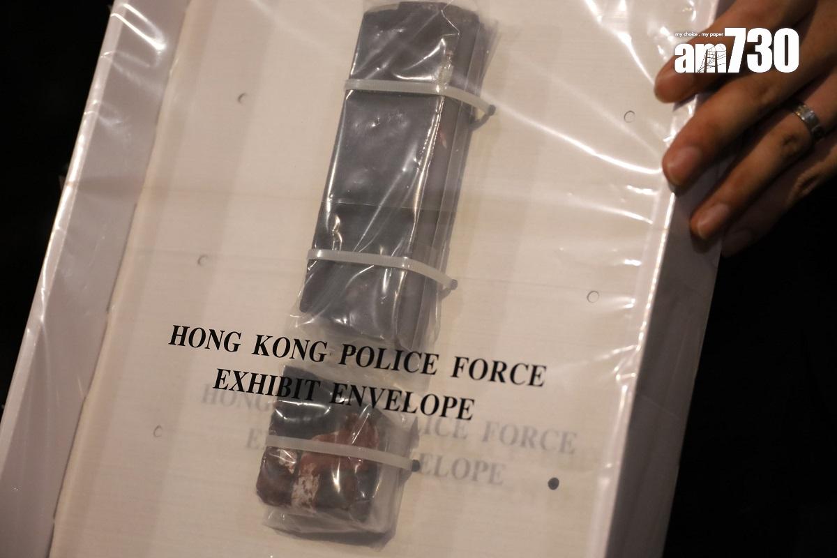 警方展示檢獲的磨刀石。(鍾式明攝)