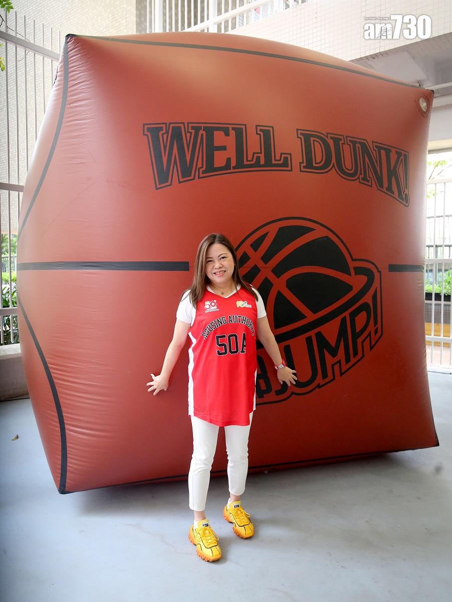 羅淑佩今日冇落場,淨係主持開球禮同為大家打打氣。(董立華攝)