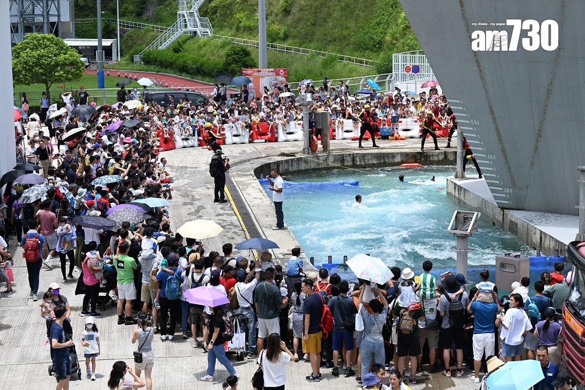 消防及救護學院舉行開放日,設有急流拯救示範。(陳奕釗攝)