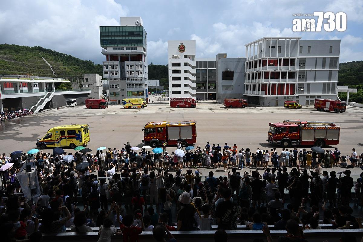 消防及救護學院舉行開放日,設有兩場消防及救護車輛巡遊。(陳奕釗攝)