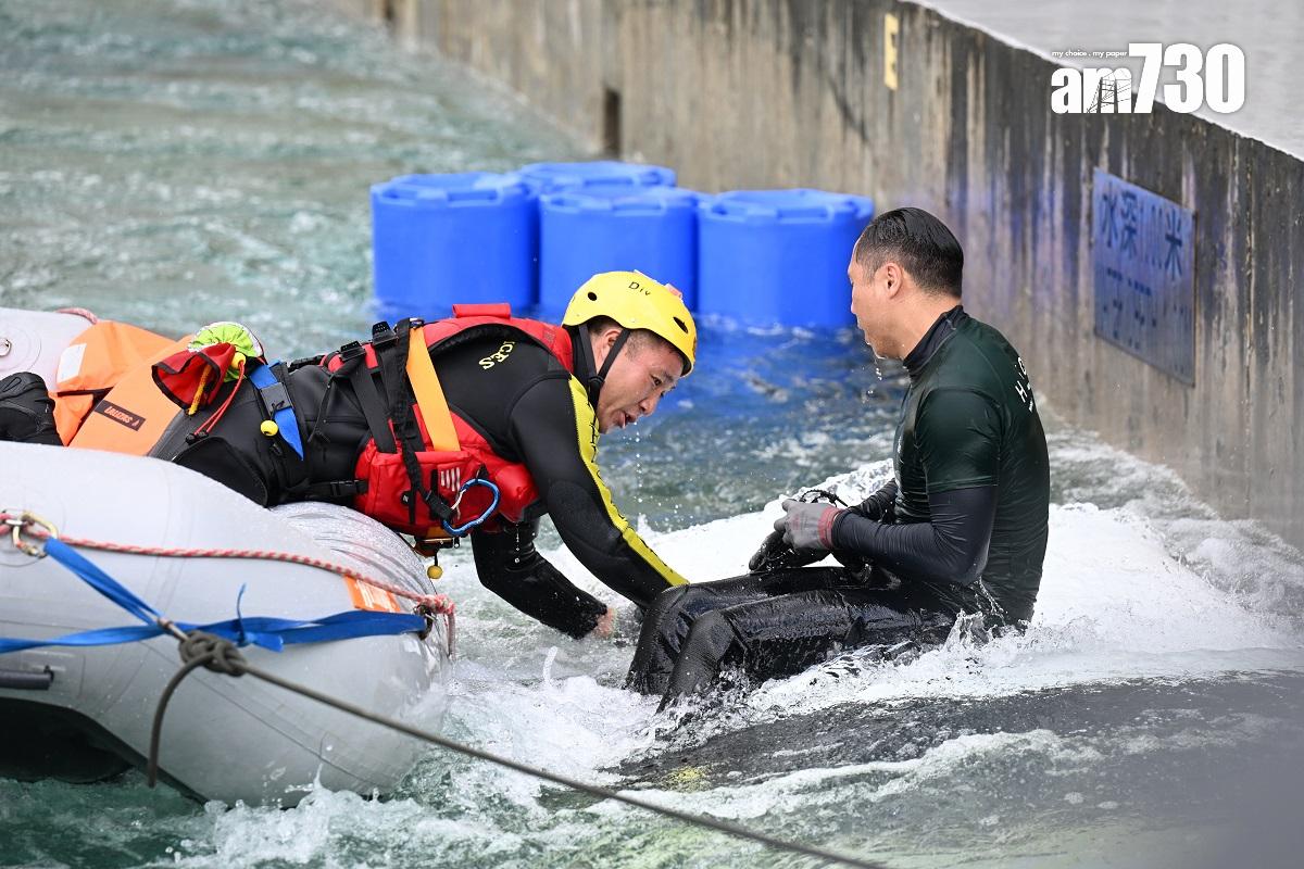 消防及救護學院舉行開放日,設有急流拯救示範。(陳奕釗攝)