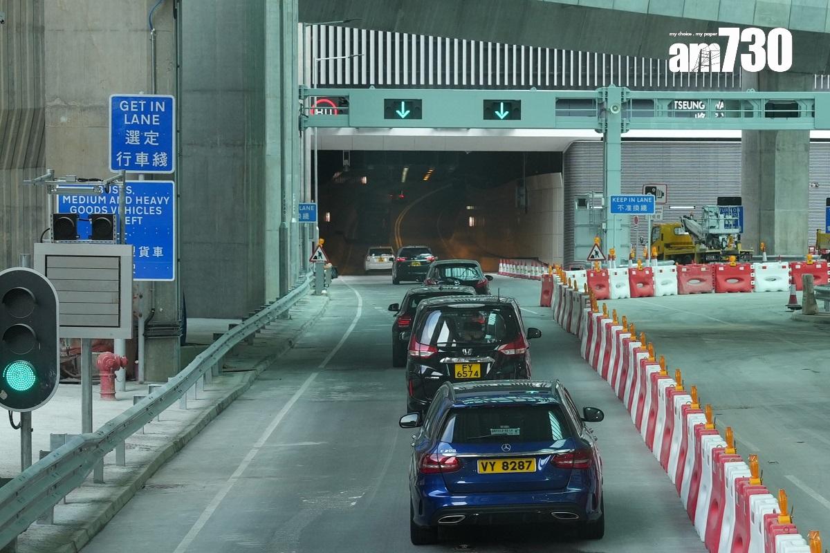 本港絕大部分隧道路段均為雙白線,管道內不准換綫。(資料圖片/陳奕釗攝)