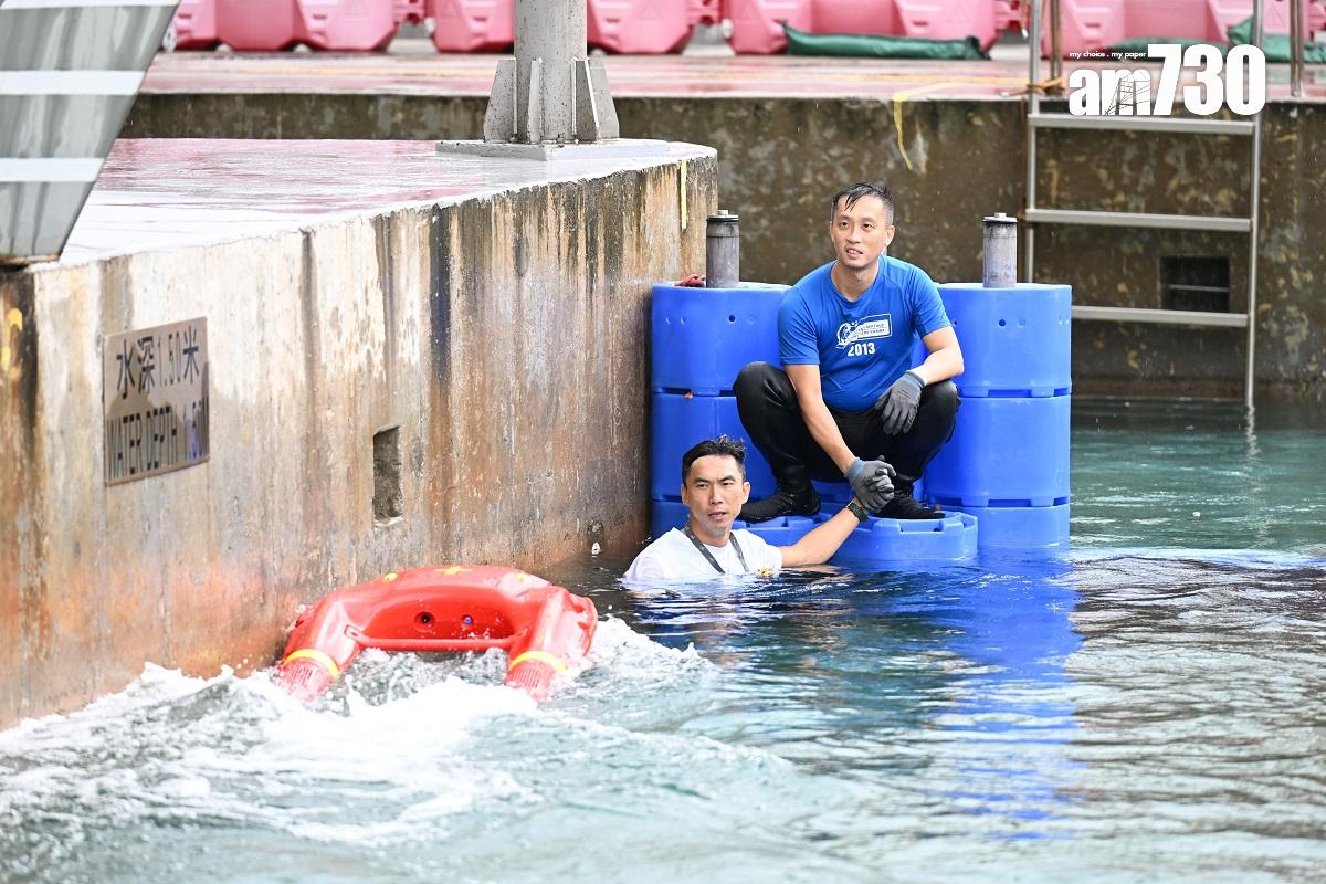 消防及救護學院舉行開放日,設有急流拯救示範。(陳奕釗攝)