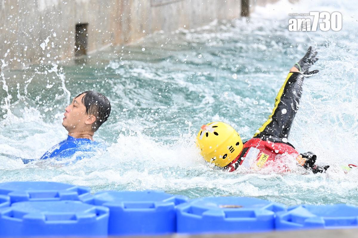 消防及救護學院舉行開放日,設有急流拯救示範。(陳奕釗攝)