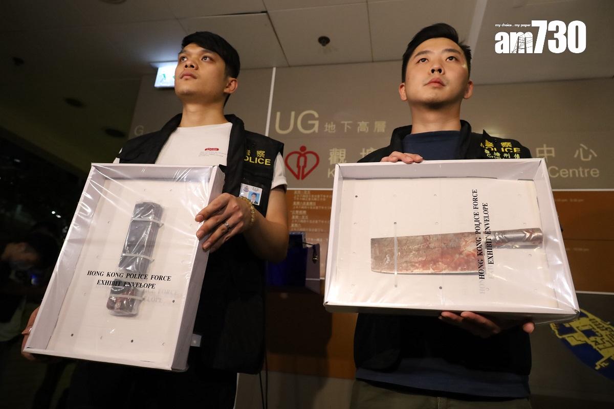 警方展示檢獲的磨刀石和染血菜刀。(鍾式明攝)