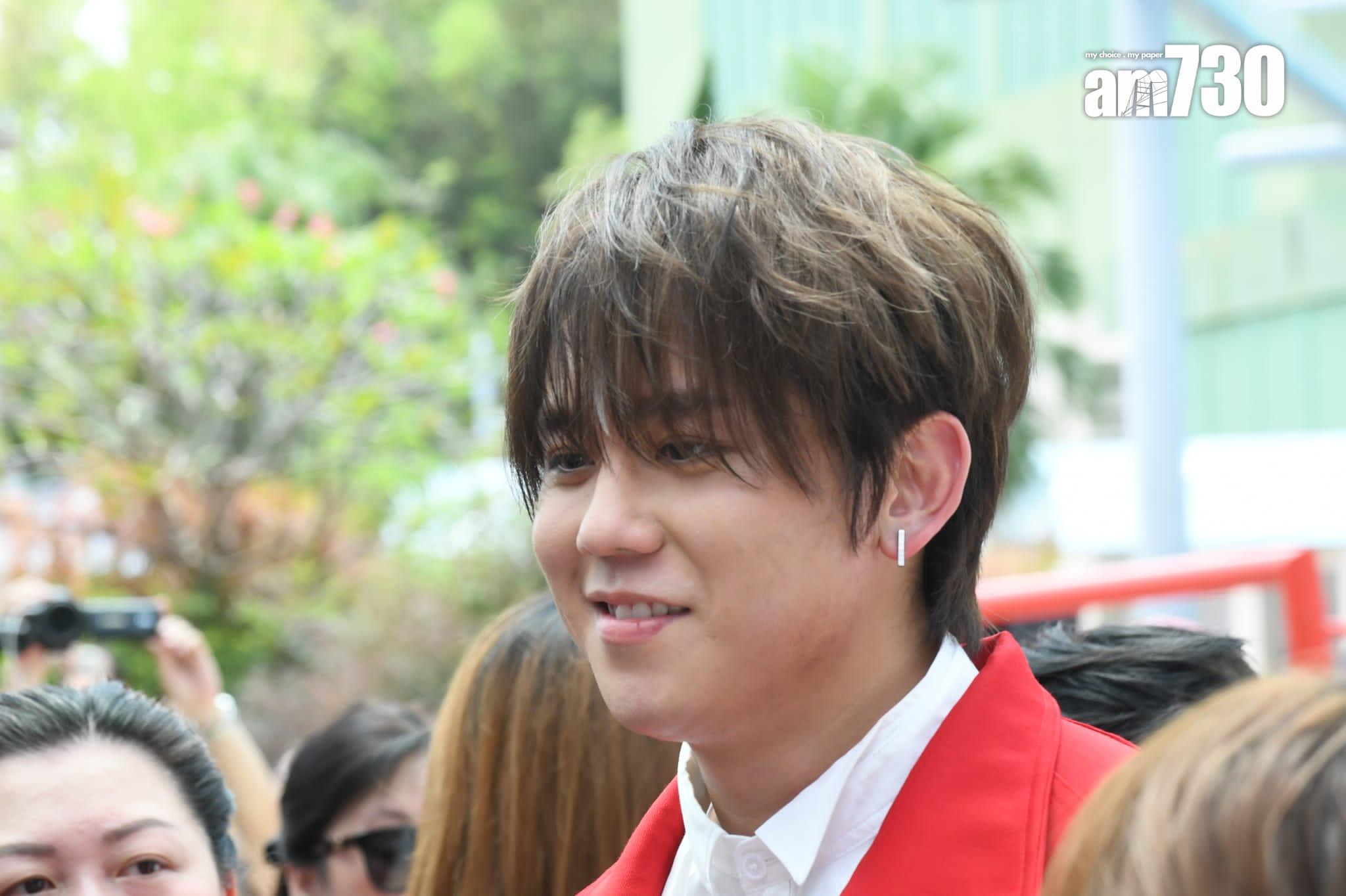 姜濤日前出席公開活動,額前的瀏海遮著雙眼。