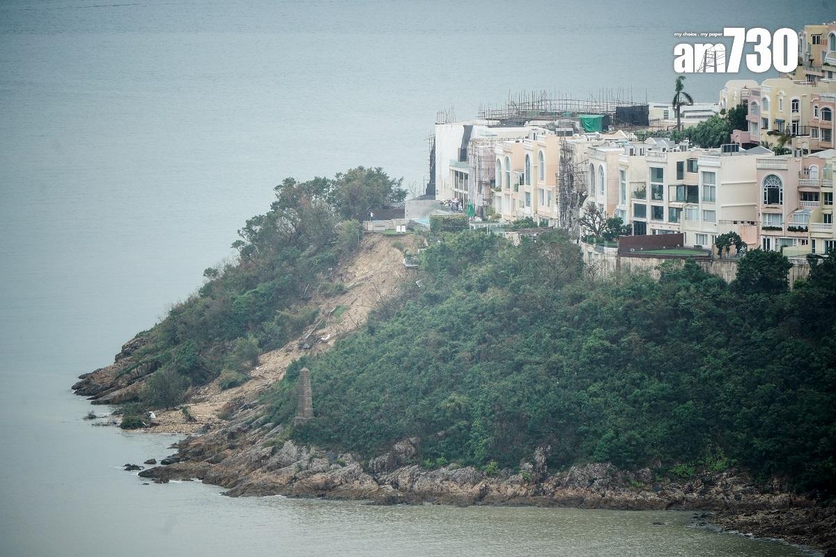 紅山半島發生山泥傾瀉,涉及的3間獨立屋被揭懷疑僭建或霸佔官地。(李睿哲攝)