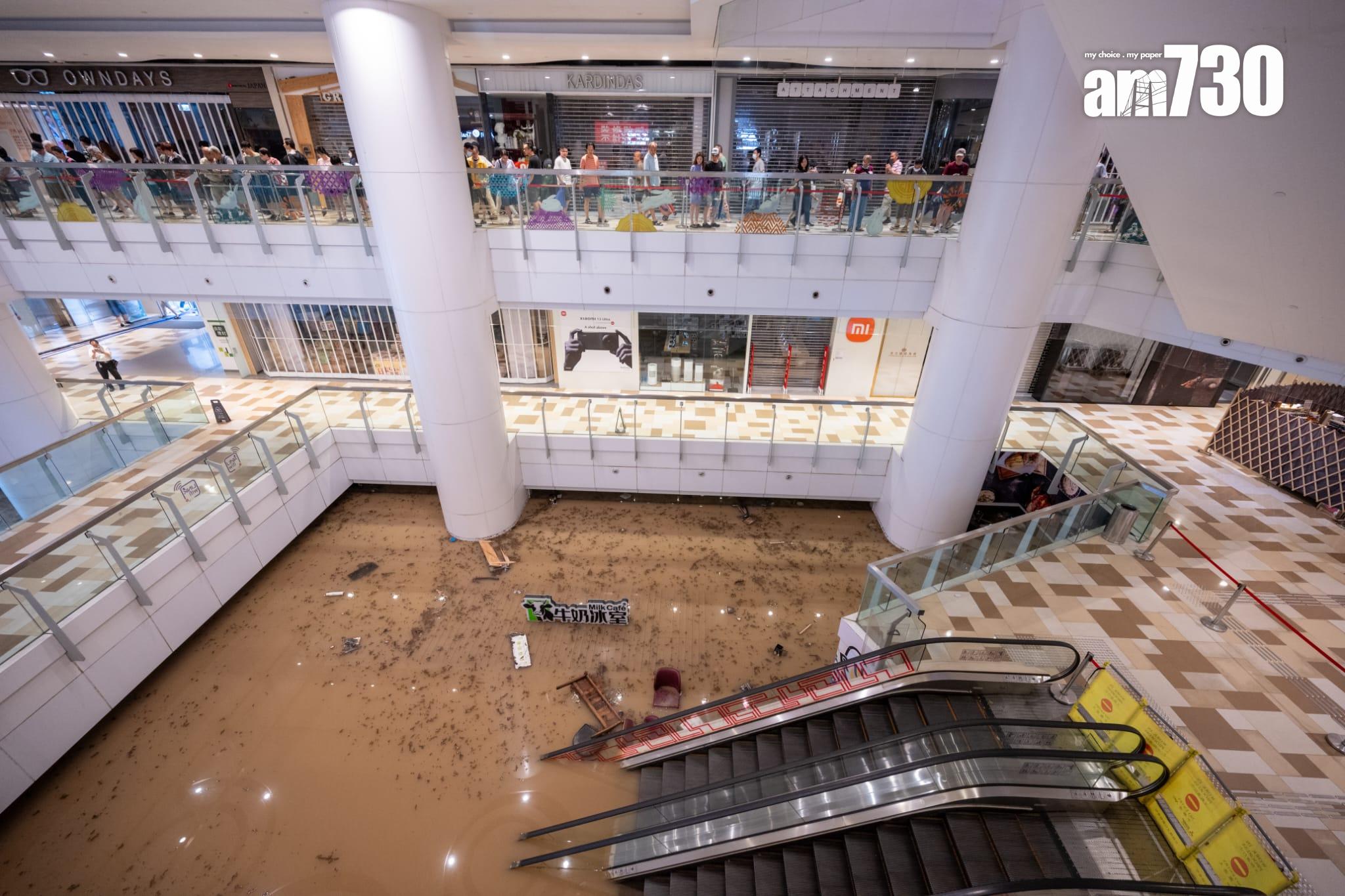 黑雨|黃大仙中心全層水浸餐廳沒頂 餐牌雜物飄浮 (有片)