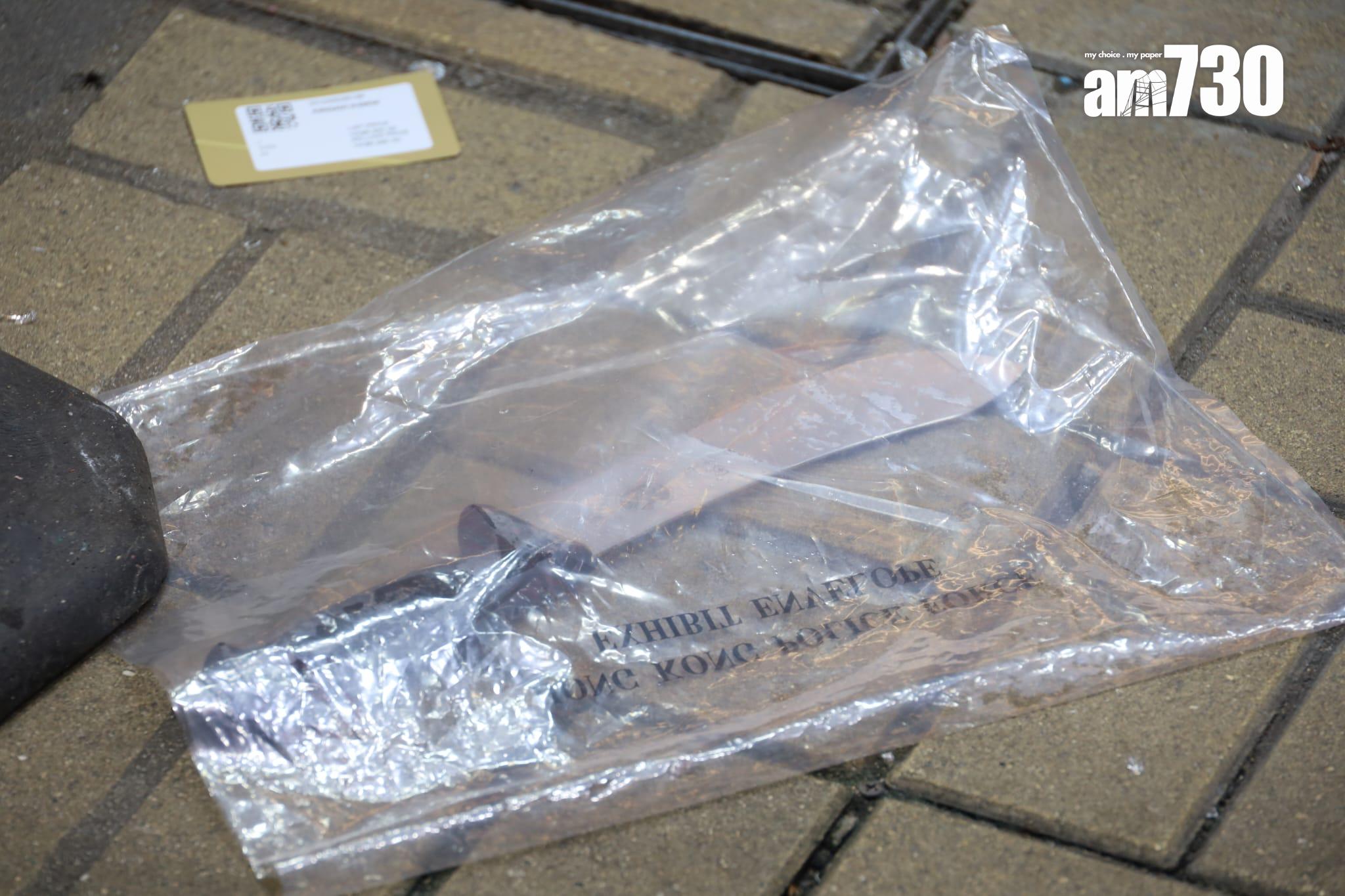 尖沙咀廣東道一間錶行遇劫,警方接報到場調查。(鍾式明攝)