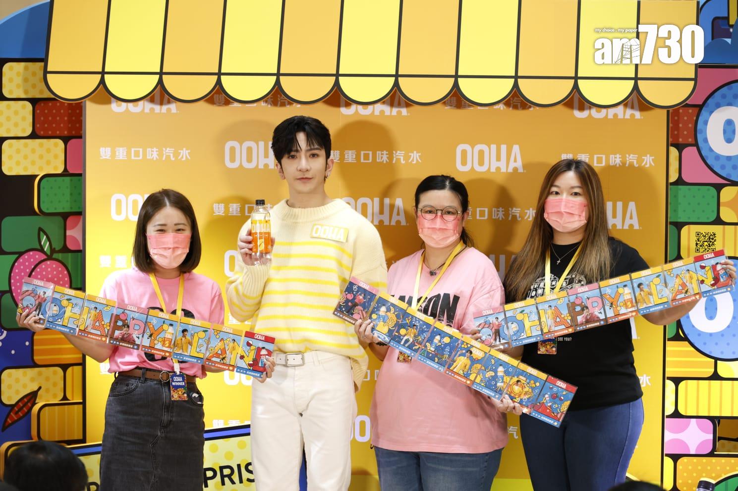 Anson Lo盧瀚霆今日於觀塘出席代言活動,與粉絲玩遊戲和合照。(林俊源攝)