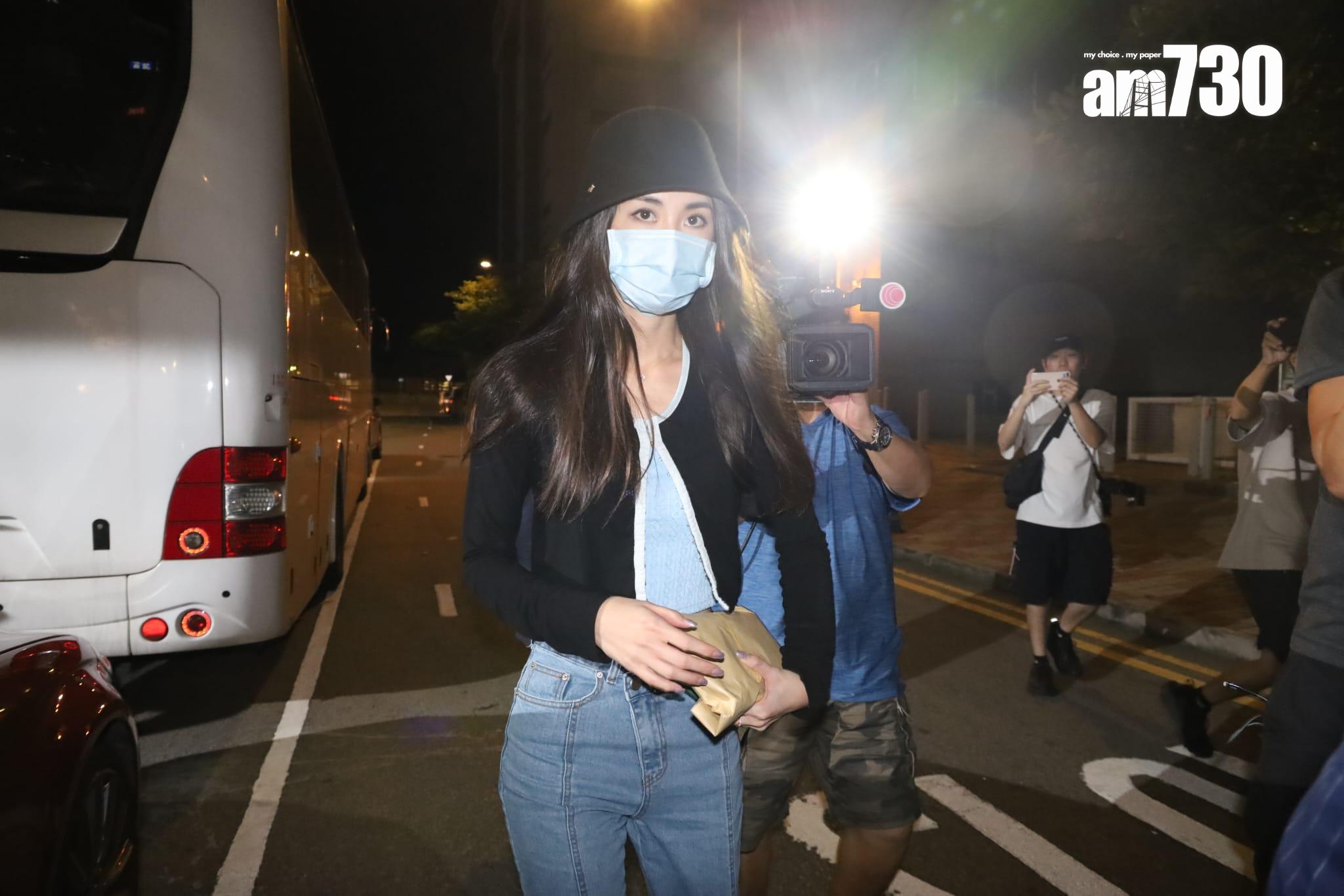 裕美晚上前往中區警署。(鍾式明攝)