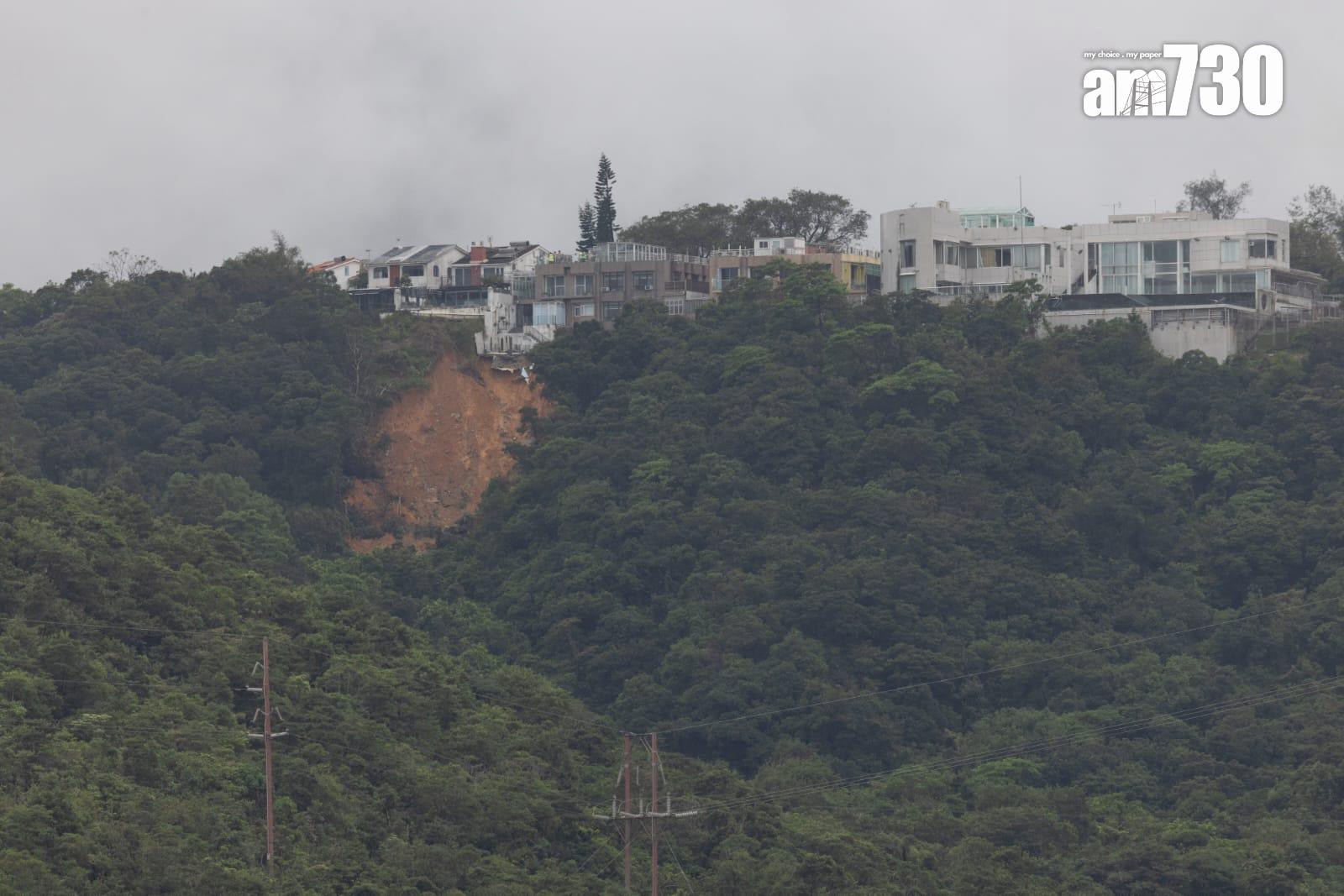 世紀暴雨|清水灣甘澍路獨立屋地基外露,儼如「紅山半島」的再翻。(蘇文傑攝)