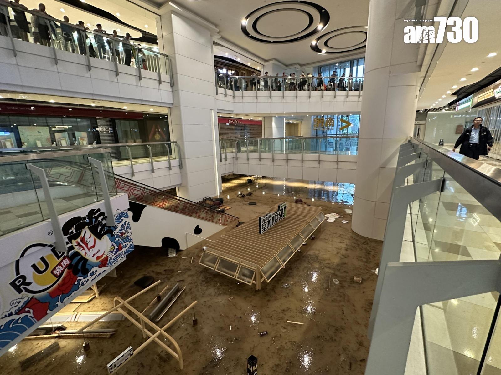 黑雨|黃大仙中心全層淹沒餐廳沒頂 餐牌牌雜物飄浮 (有片)