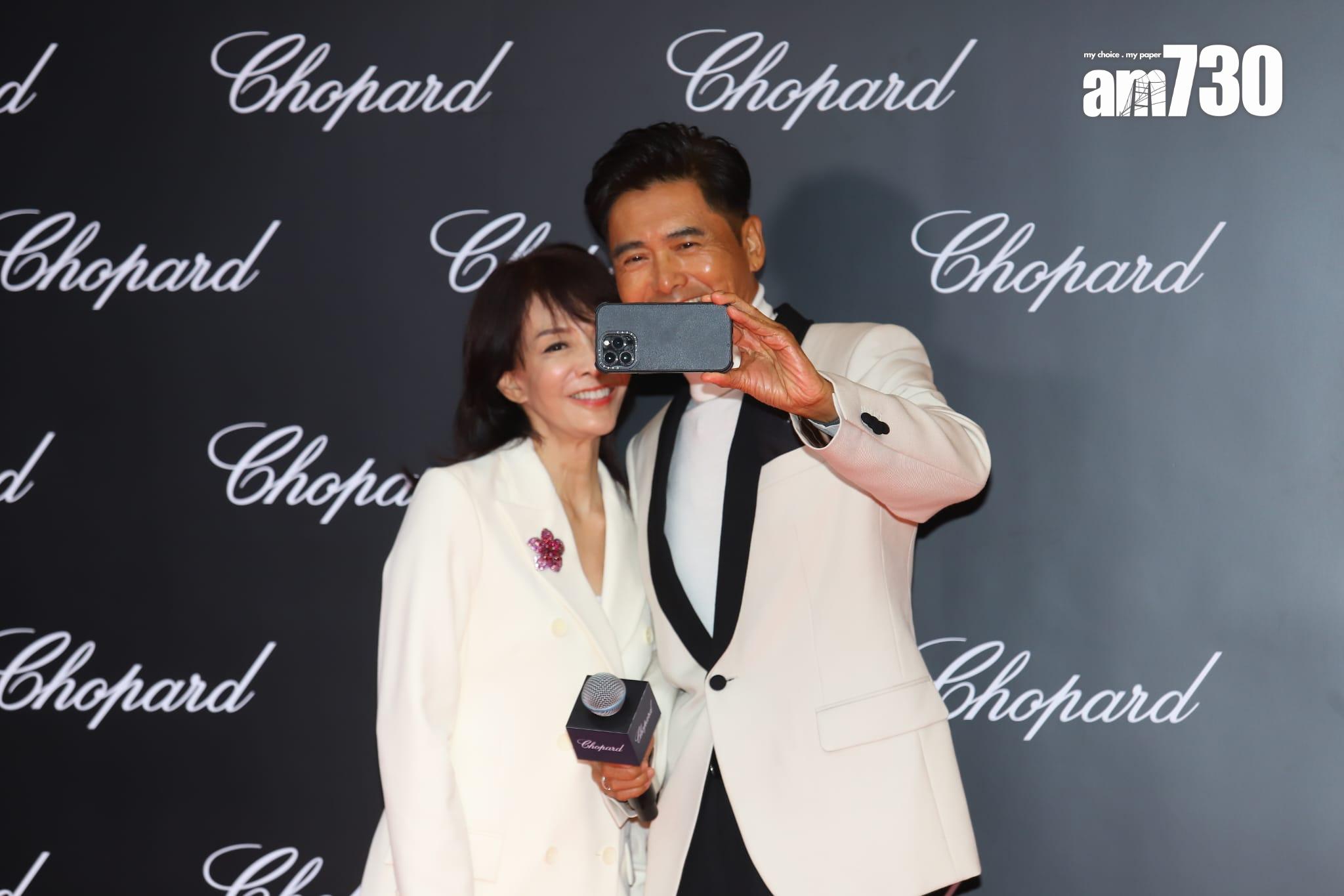 周潤發與Do姐自拍。