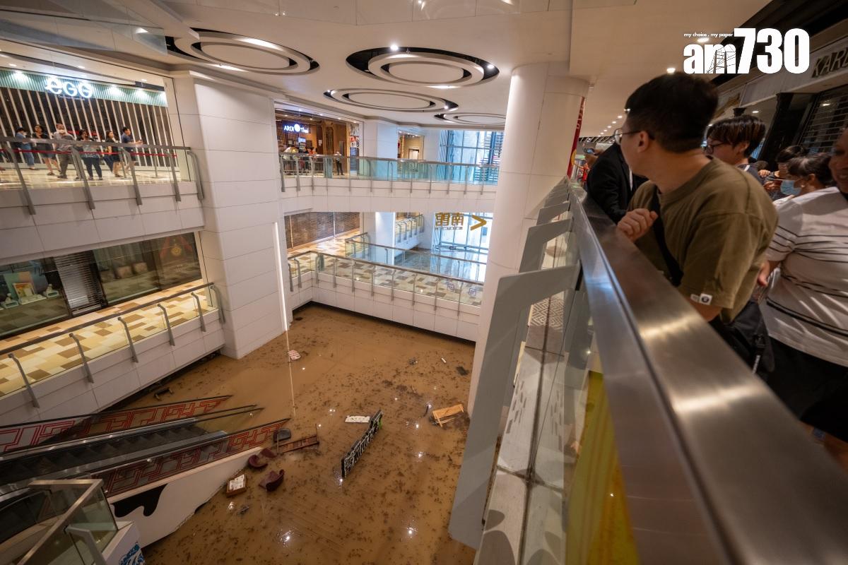 黃大仙中心北館在世紀暴雨後,地庫幾近被雨水淹沒。(資料圖片/陳奕釗攝)