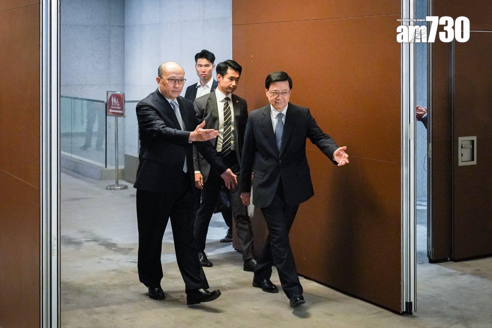 政府下午舉辦題為「完善地區治理,共創美好社區」的研討會,李家超等出席。(李睿哲攝)