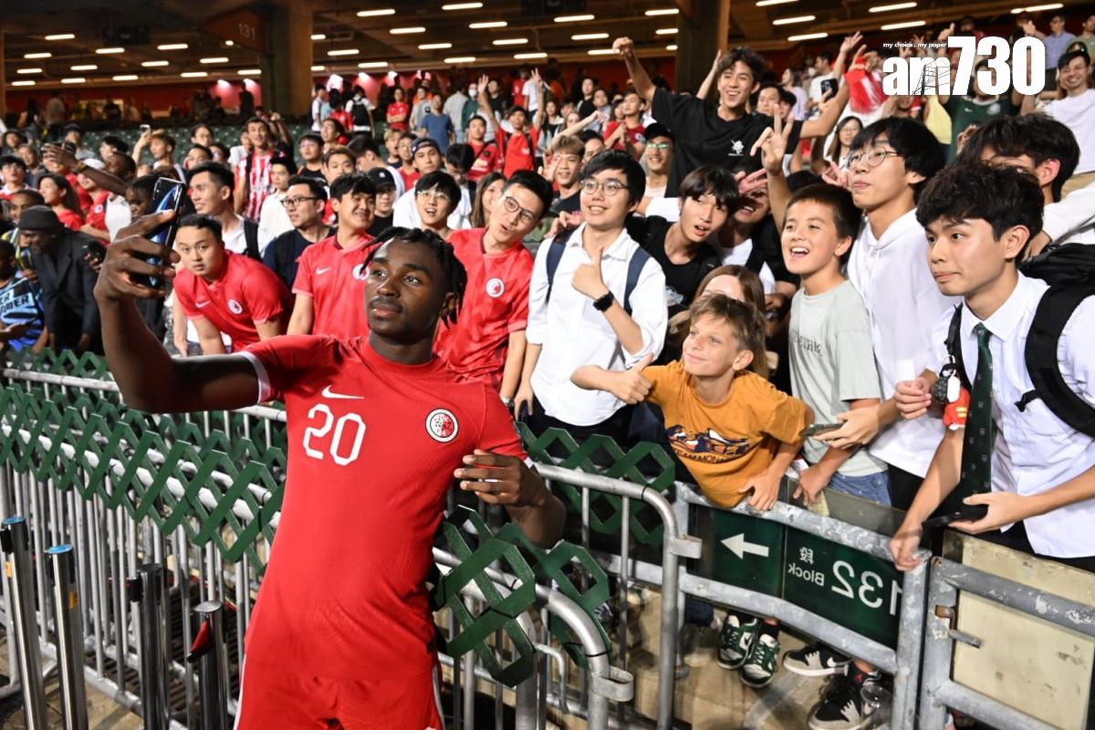 世界盃外圍賽,紅色球衣的港隊今晚在香港大球場迎戰不丹。(陳奕釗攝)